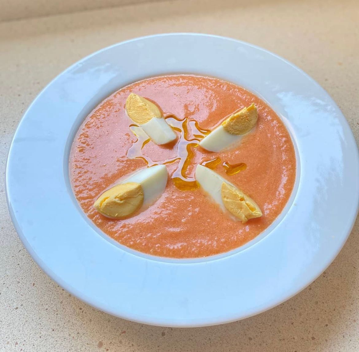 salmorejo with oil and egg